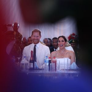Warum die Queen gegen Herzogin Meghans Hochzeitskleid war