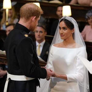Offizielle Hochzeits-Pics: Harry & Meghan strahlen megahappy