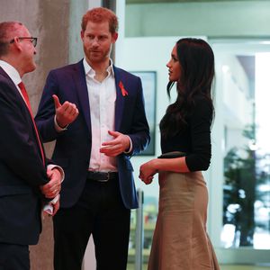 Zu teures Kleid: Halbschwester schießt wieder gegen Meghan!