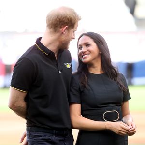Experte erklärt: Meghans Gesten zeigen große Liebe zu Harry