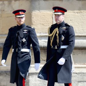 Harry und William laufen bei Beerdigung nicht nebeneinander