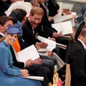 Ganz unroyal: Prinz Harry zog Grimassen beim Gottesdienst!