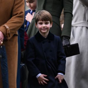 Grinsebacke: Prinz Louis' erster Weihnachtsspaziergang!