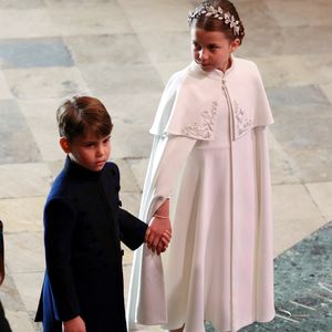 Die Krönungs-Outfits der Mini-Royals stehlen allen die Show!
