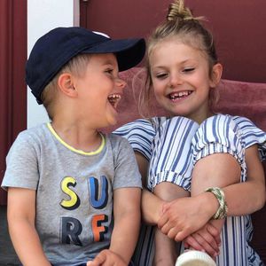 So sehr genießen Prinz Oscar und Estelle ihre Sommerferien