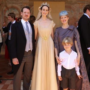 Prinz Philip von Serbien zeigt zum ersten Mal sein Baby!