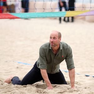 Ganz schön fit: Prinz William spielt Volleyball in Brasilien