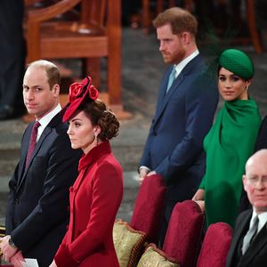 Deshalb mussten Meghan & Harry hinter William & Kate sitzen