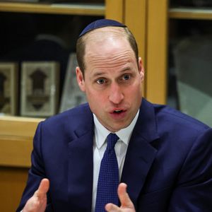 Zurück im Arbeitsalltag: Prinz William besucht eine Synagoge