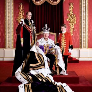 Neues royales Bild von König Charles und seinen Thronfolgern
