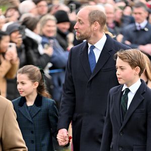 Prinz George feiert sein Debüt beim royalen Fußballspiel
