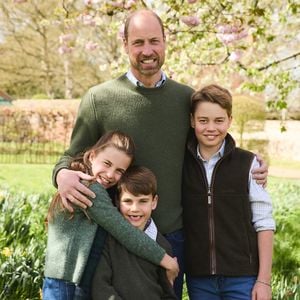 Vatertag: Neues Foto von Prinz William und Kids beim Toben