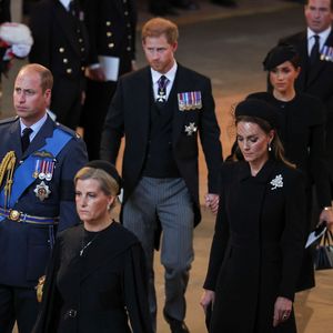 Harry und Meghans Doku: Royal Family verweigerte Kommentar!