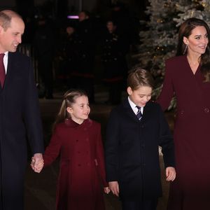 Im Partnerlook: Briten-Royals strahlen bei Weihnachtskonzert