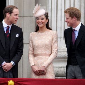Segneten Prinz William und Kate etwa Harrys Nazi-Kostüm ab?