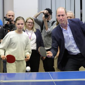Prinz William spielt Tischtennis mit ukrainischen Kindern
