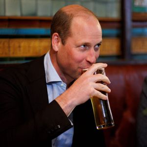 Prinz William bringt der Bevölkerung das Königshaus näher