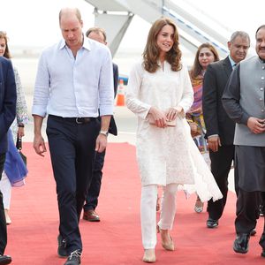 Weißer Shalwar Kameez: Kate punktet mit traditionellem Look