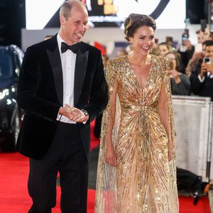 So schön strahlt Herzogin Kate bei der "James Bond"-Premiere