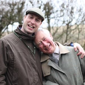 William erfreut: Charles unterstützt Andrew-Ermittlungen