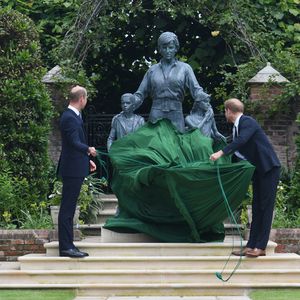 William und Harry enthüllen die Diana-Statue – alle Details!