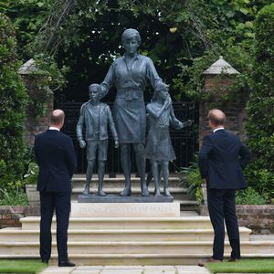 Dieses Gedicht wurde vor Statue zu Ehren Dianas eingraviert
