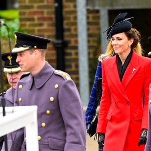 Farbenfroh: Prinzessin Kate leuchtet bei Event neben William