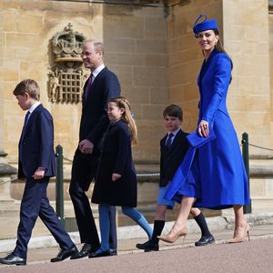 Mit allen drei Kids: So elegant besuchen Royals Ostermesse
