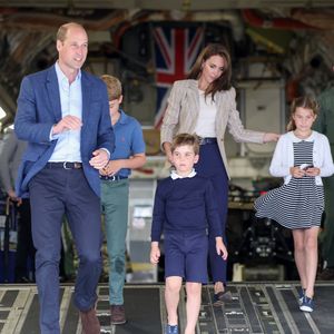 Prinz William und Kate besuchen mit ihren Kids eine Flugshow