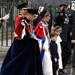 Das sind die Krönungs-Outfits von Prinz William und Kate