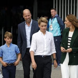 Prinz George peinlich berührt bei erstem Teenager-Auftritt