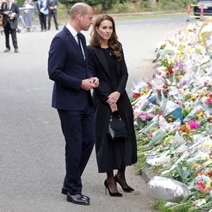 Blumenmeer in Sandringham: William und Kate trauern mit Fans