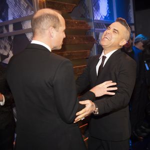 Dicke Kumpels? Hier witzeln Prinz William & Robbie Williams