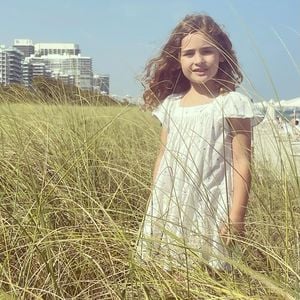 Prinzessin Adrienne von Schweden am Strand