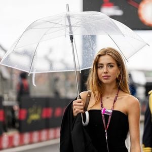 Prinzessin Alexia trotzt Regen bei Comeback am Formel-1-WE
