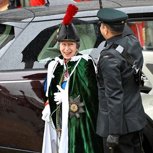 In Krönungsgewändern: So kamen König Charles' Geschwister an