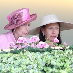 Selten: König Charles und Anne mit Cousine Sarah in Ascot