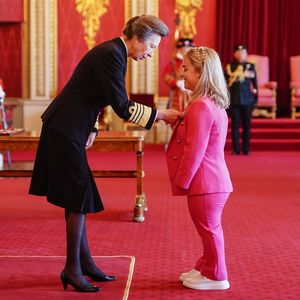 Nach Tod von Queen Elizabeth: Prinzessin Anne verleiht Orden