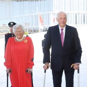 Prinzessin Astrid nimmt Abschied von ihrem kleinen Bruder