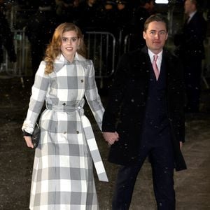Prinzessin Beatrice' Stiefsohn feiert Xmas-Debüt mit Royals