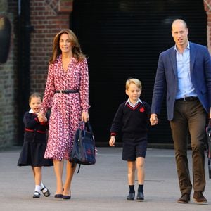 Mit ganzer Familie: Prinzessin Charlotte hat ersten Schultag