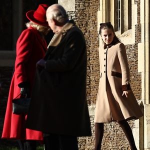 Dieses Geschenk bringt König Charles' Enkelin Charlotte mit