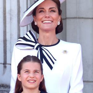 So süß kümmert sich Prinzessin Charlotte um ihre Mama Kate