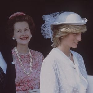Prinzessin Diana stieß laut Bruder Stiefmutter Treppe runter