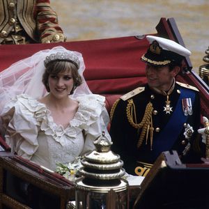 König Charles und Dianas Hochzeitstorte von 1981 versteigert