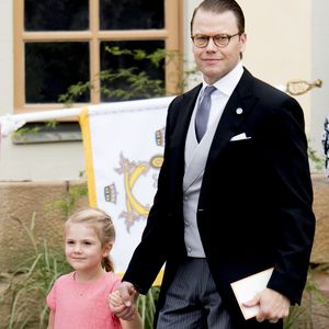 Süße Geste: Prinz Daniel hat Töchterchen Estelle immer dabei