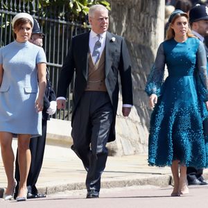 Beatrice und Eugenie kümmern sich rührend um Prinz Andrew