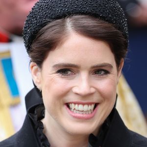 So stylish präsentiert Prinzessin Eugenie ihre Babykugel!