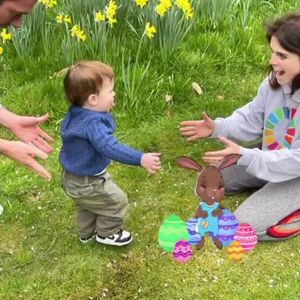 Erste Schritte: Prinzessin Eugenies Sohn kann schon laufen!
