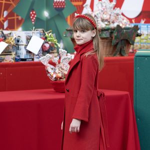 Rot an Rot: Prinzessin Gabriellas Look gleicht Mama Charlène